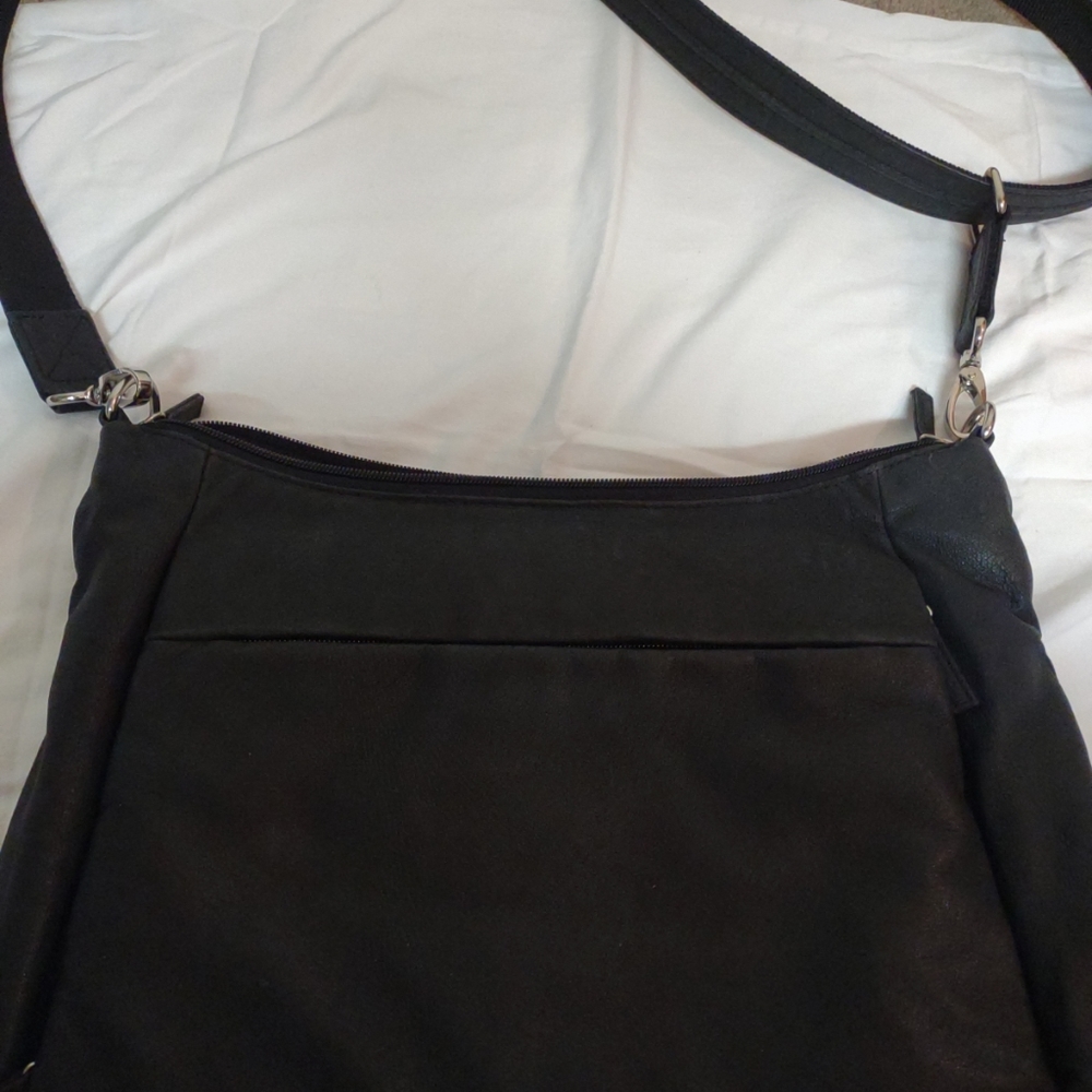 NWOT Gun Tote'n Mama RFID Purse